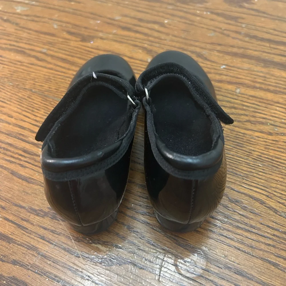 Patent leather‎ tap shoes